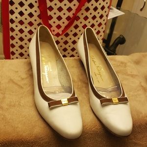 Salvatore Ferragamo Pumps (Size 9)